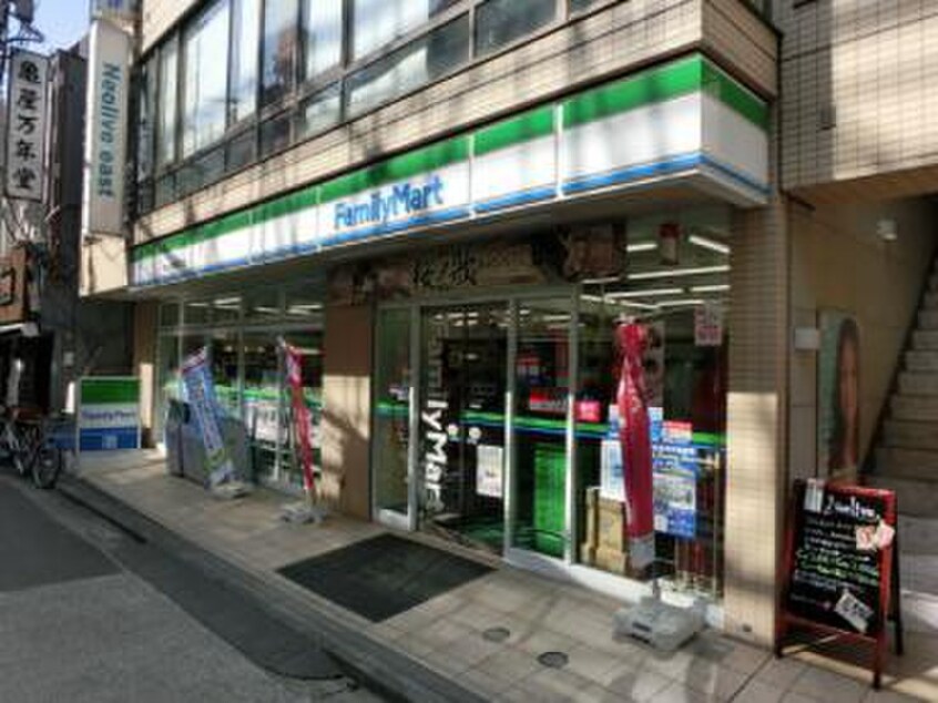 ファミリーマート鶴ヶ峰駅西店(コンビニ)まで9m ヴァンテベ－ル