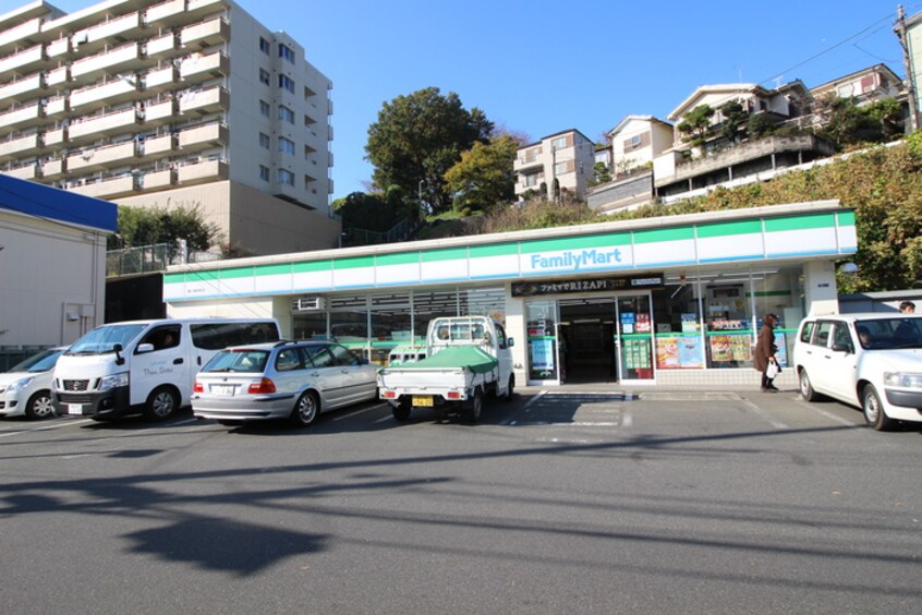 ファミリーマート(コンビニ)まで250m ビッグフィ－ルド