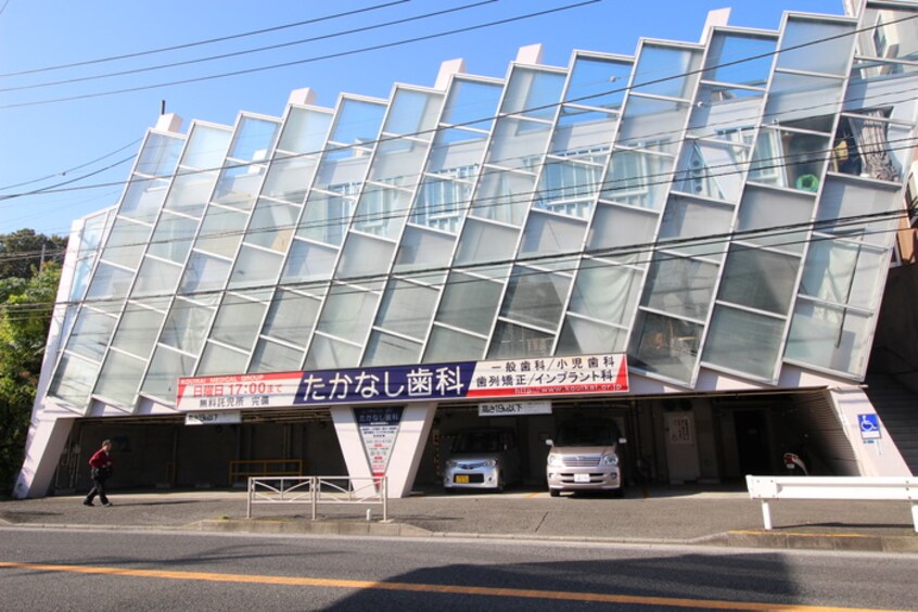 たかなし歯科(病院)まで170m ビッグフィ－ルド
