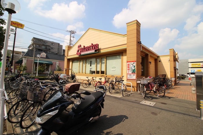 サイゼリヤ(その他飲食（ファミレスなど）)まで130m レジデンス片岡