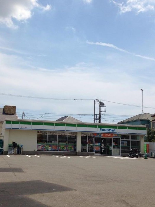 ファミリーマート橋戸三丁目店(コンビニ)まで600m シンセイレジデンス瀬谷