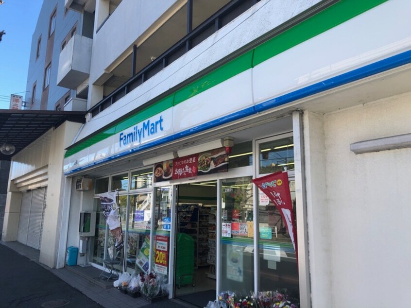 ファミリーマート池上店(コンビニ)まで242m サンハウス８６