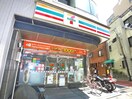 物件(コンビニ)まで130m コンフォリア・リヴ根岸２丁目