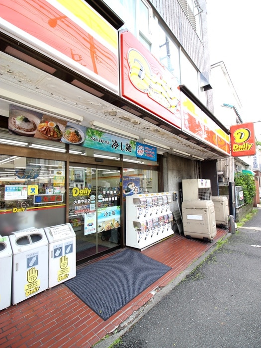 デイリーヤマザキ(コンビニ)まで170m コナ－マンション