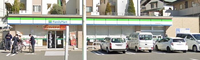 ファミリーマート(コンビニ)まで700m ＫＡＲＹＵＨＯＵＳＥ岡上