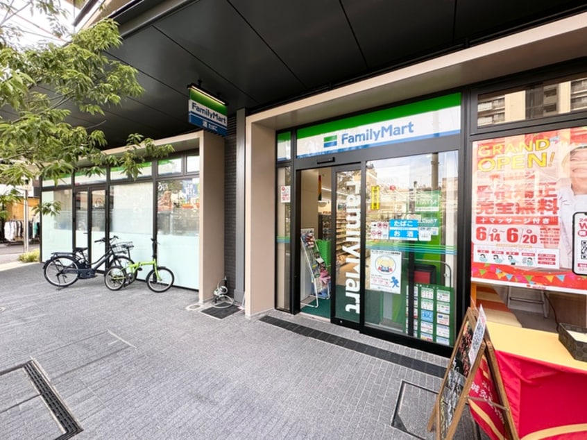 ファミリーマート西小山駅前広場店(コンビニ)まで169m ハイム青葉Ｂ