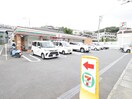 セブン-イレブン 川崎生田８丁目店(コンビニ)まで300m マ・ドミール生田