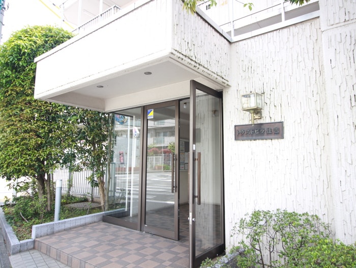 エントランス部分 トラストビラ住吉