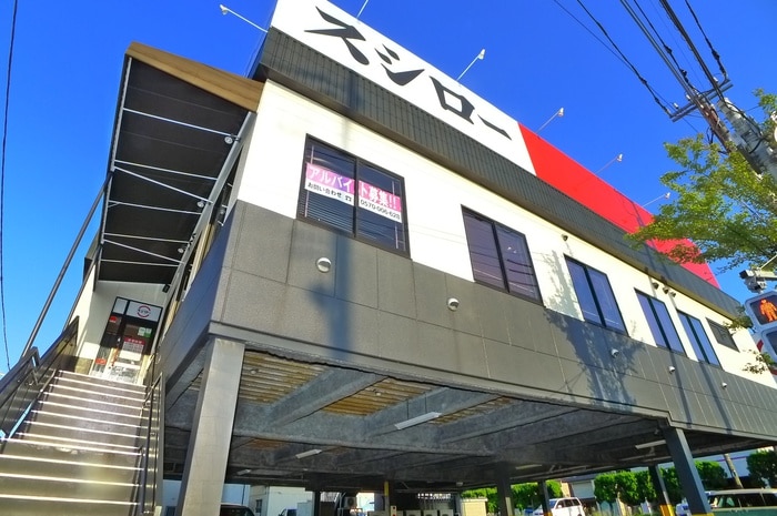 スシロー(その他飲食（ファミレスなど）)まで108m サンフライト