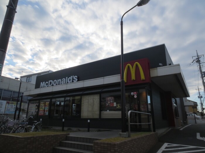 マクドナルド四街道大日店(ファストフード)まで818m フォンテーヌC