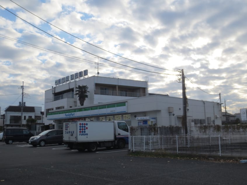 ファミリーマート四街道大日(コンビニ)まで768m フォンテーヌD