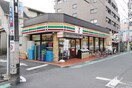 セブンイレブン 世田谷喜多見駅前店(コンビニ)まで526m エレガントミヤ
