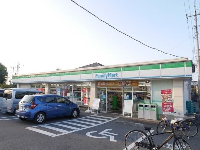 ファミリーマートさいたま白幡店(コンビニ)まで550m 第三サンハイツ神明