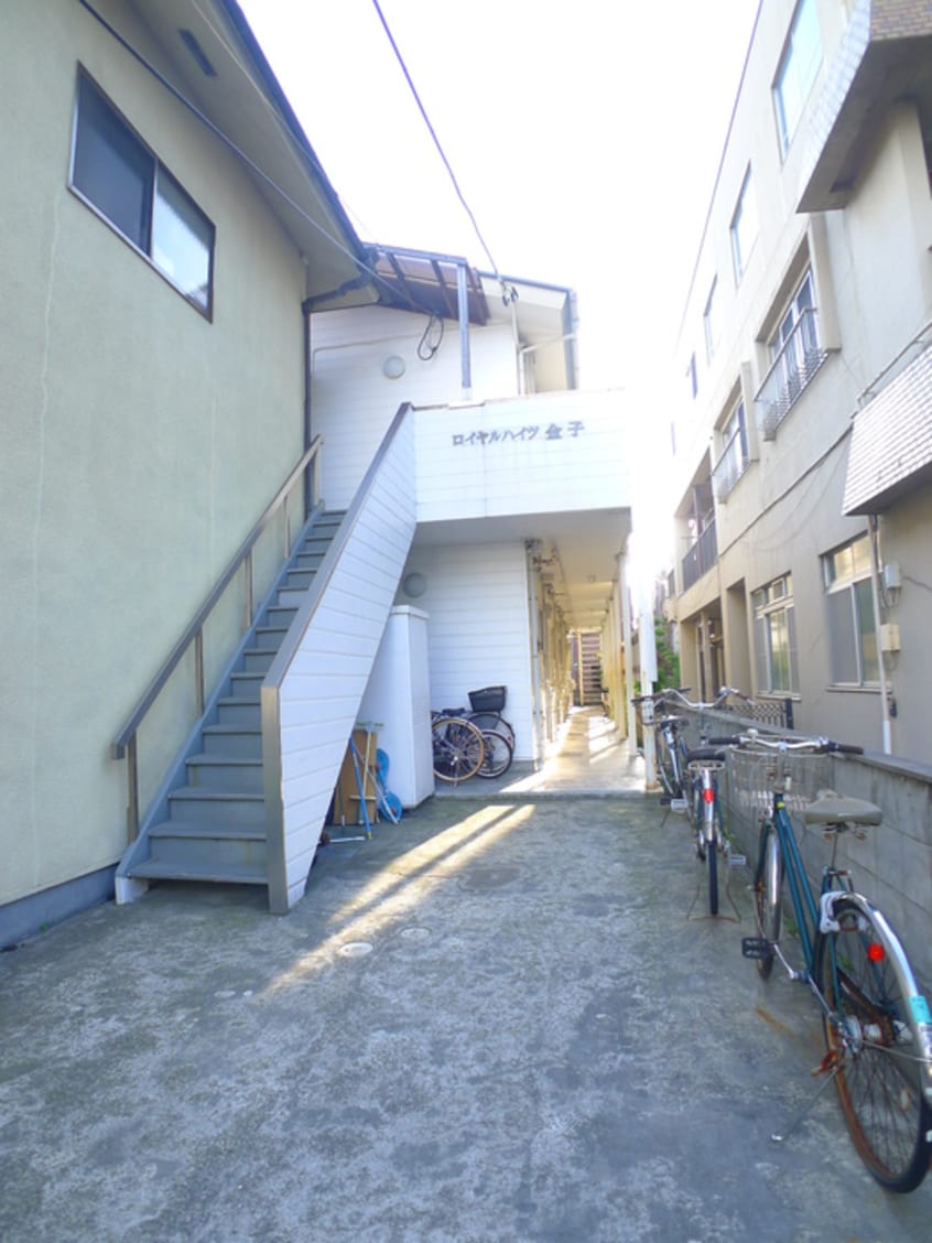 エントランス部分 ロイヤルハイツ金子