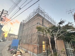 建築中