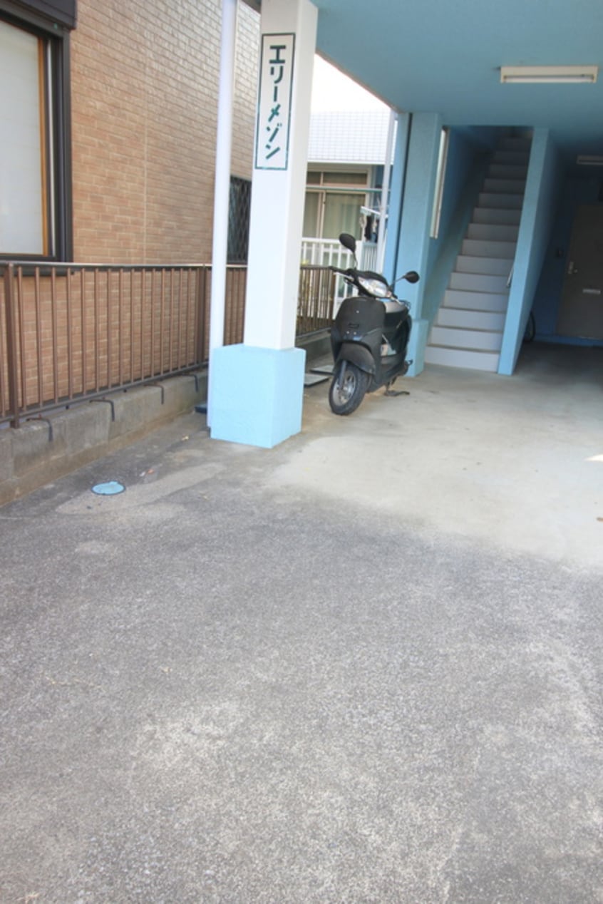 駐輪場 エリ－メゾン