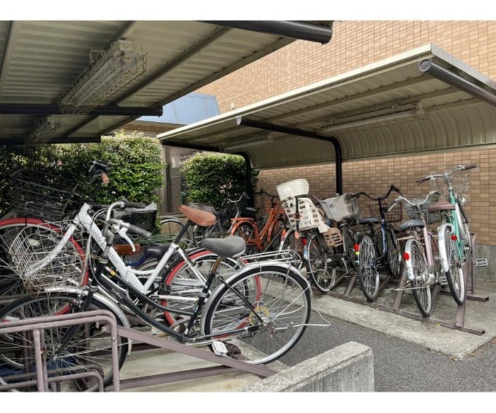 駐輪場 キングホームズ1番館A号棟