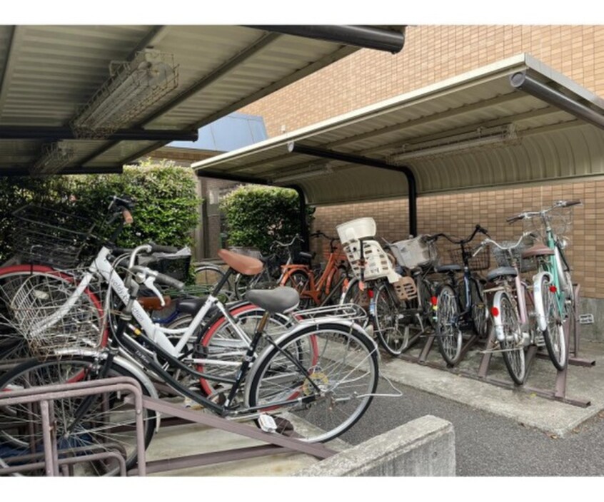 駐輪場 キングホームズ1番館A号棟