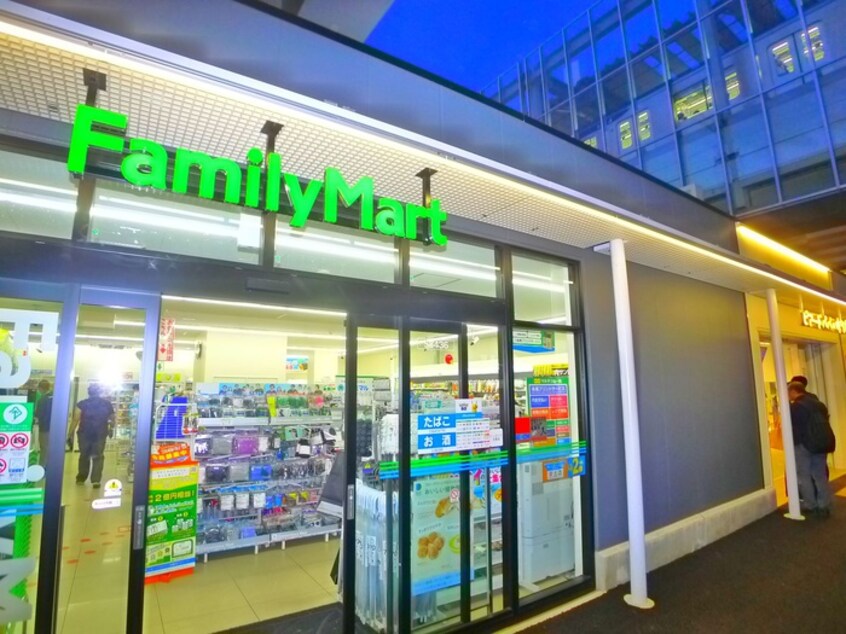 ファミリーマート(コンビニ)まで600m ハーモニーテラス伊興Ⅳ