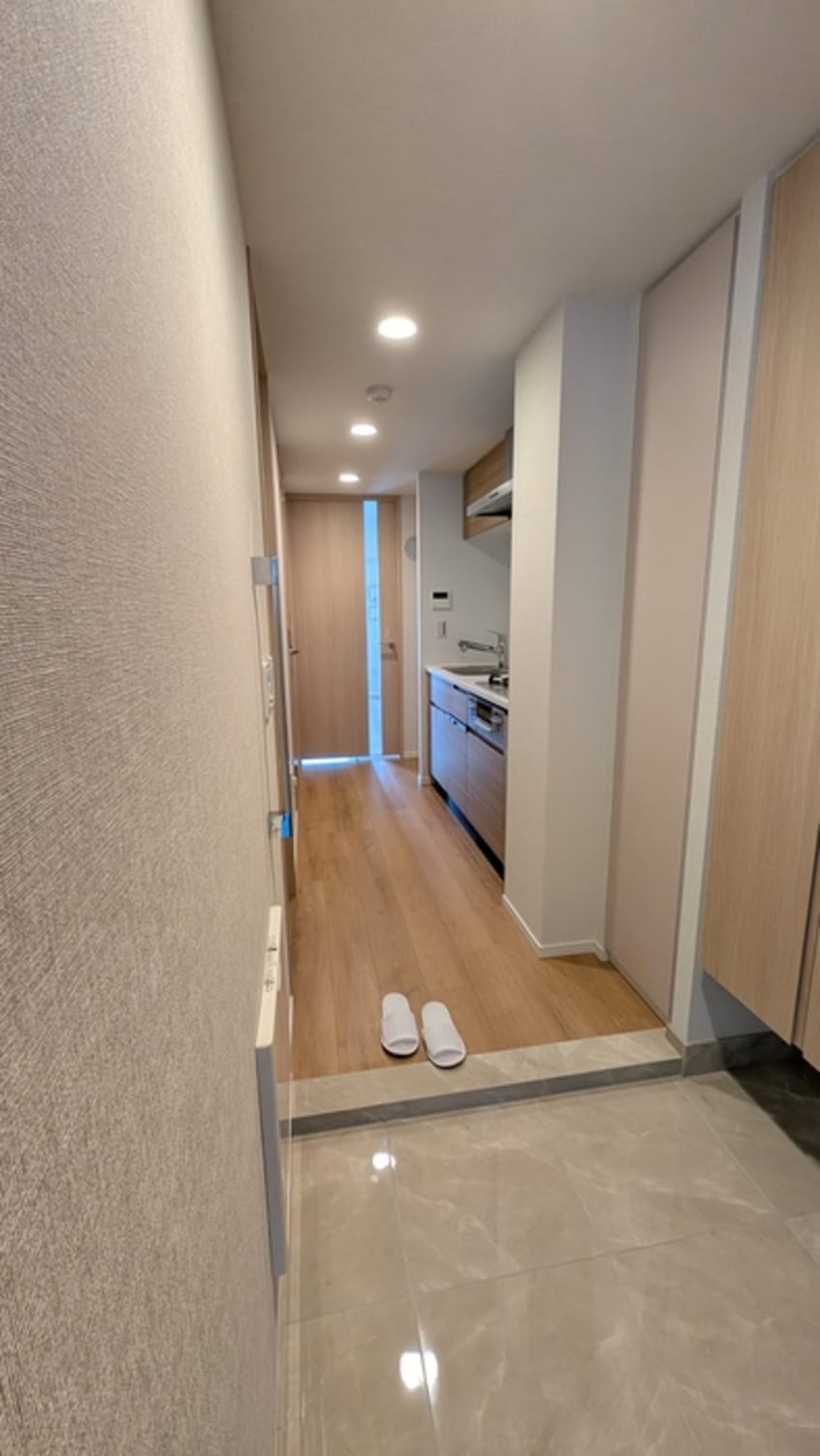 玄関 ﾌﾟﾛﾐﾗｲｽﾞ青葉台ｽﾃｰｼｮﾝｻｲﾄﾞ(D325)