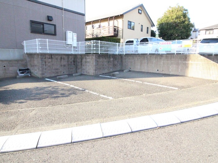 駐車場 ルミエ－ルＦ