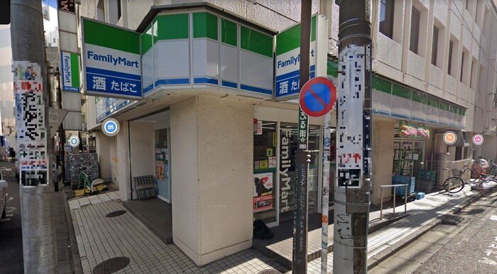 ファミリーマート藤沢駅南口店(コンビニ)まで500m 葉山荘