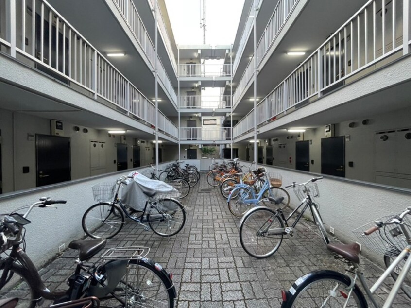 駐輪場 メゾンエクレ－レ江古田