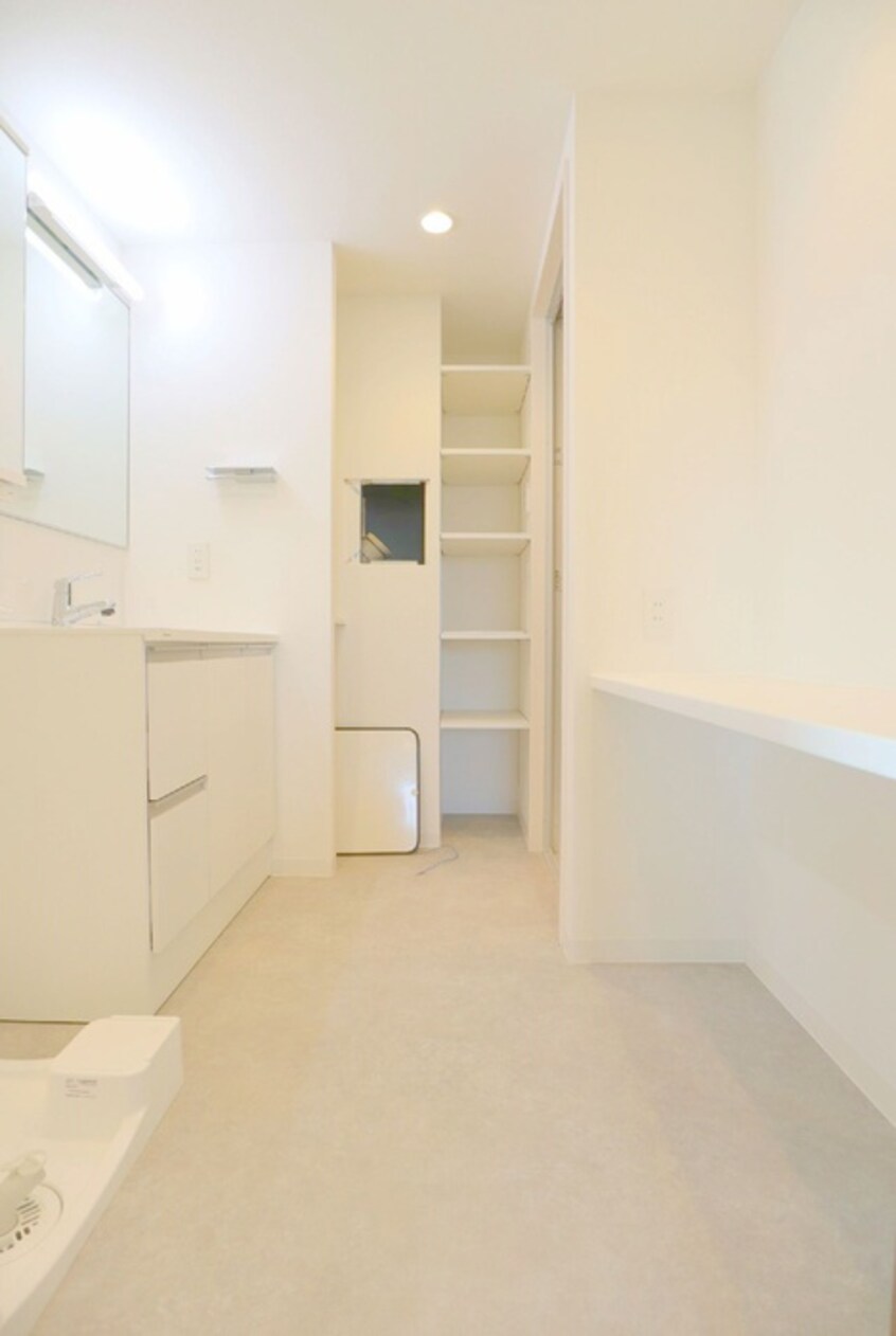 内観写真 ＣＲＯＴＨ　Ｏｍｉｙａ