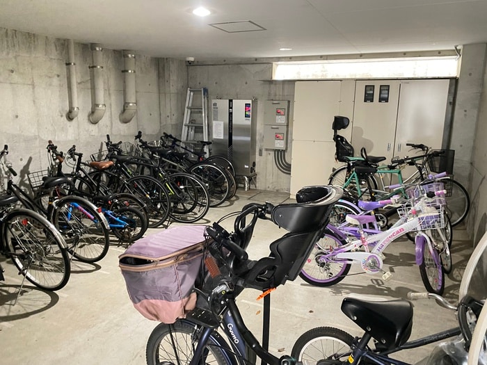 駐輪場 シュロス初台