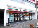 物件(コンビニ)まで493m シュロス初台