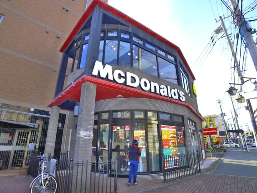 マクドナルド(ファストフード)まで130m ダイワティアラ津田沼Ⅱ