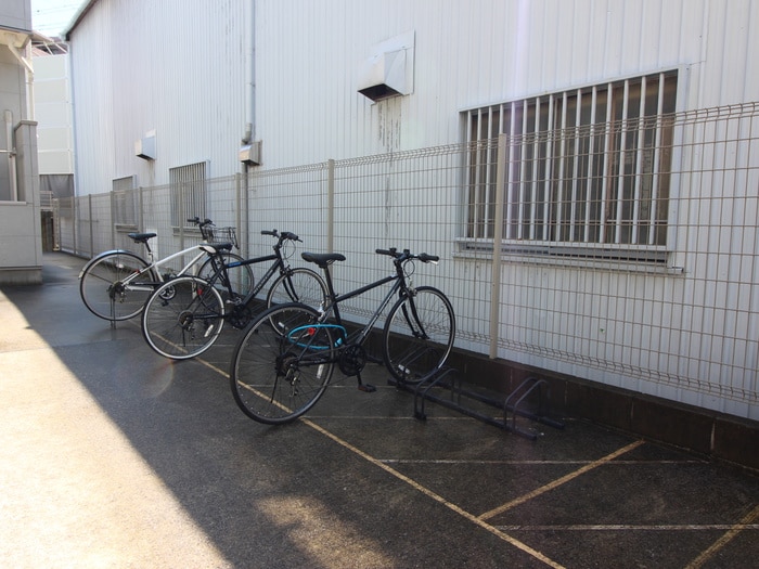 駐輪場 モンステラみのわ