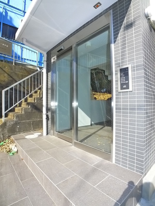 エントランス部分 R　FIELDS　MATSUDOⅡ