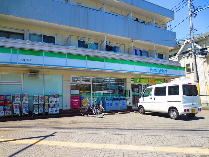 ファミリーマート 高幡不動店(コンビニ)まで65m ジェントリーハイツ