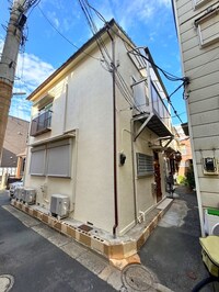 T-HOUSE