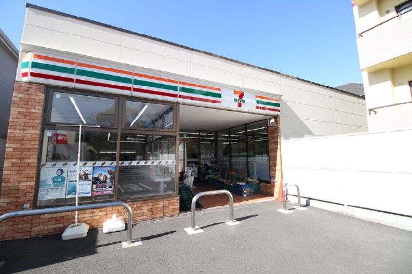 セブンイレブン 下末吉4丁目店(コンビニ)まで572m セラヴィ ドゥ ミル