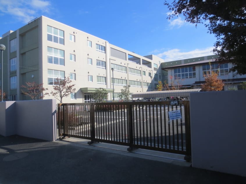 川崎市立東高津小学校(小学校)まで576m ルミエ－ル