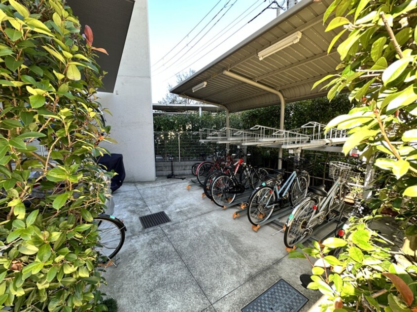 駐輪場 カモミールスール