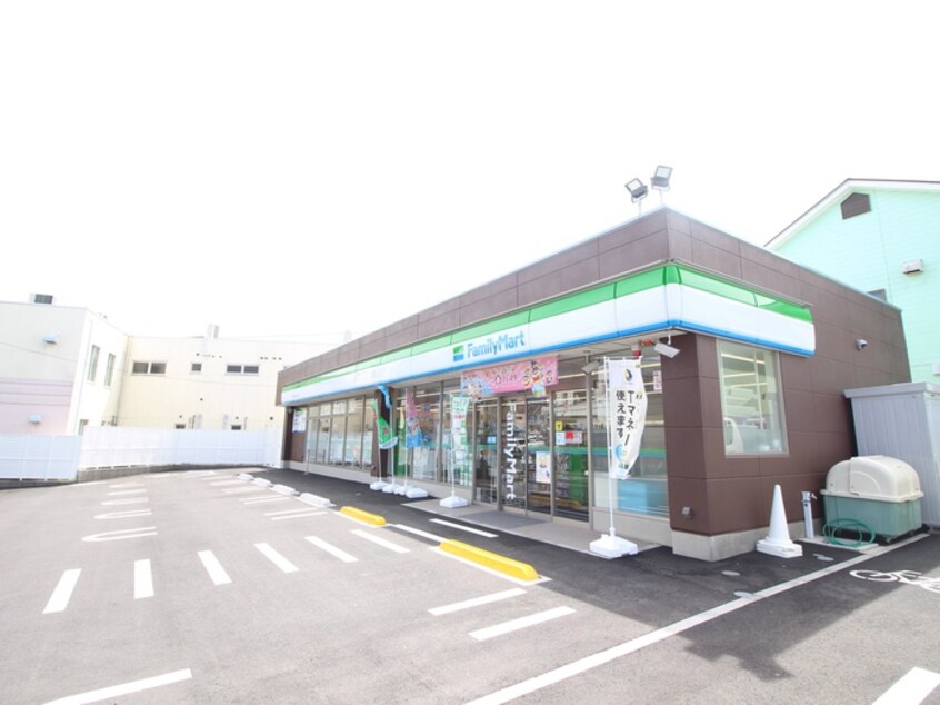 ファミリーマート宮前犬蔵一丁目店(コンビニ)まで375m コーポ堀一