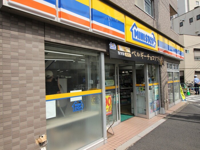 ミニストップ志茂駅前店(コンビニ)まで550m コーポ豊田