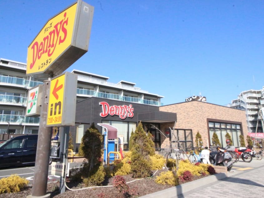デニーズ 茅ヶ崎海岸店(その他飲食（ファミレスなど）)まで818m メゾン・ドゥ・ラ・メ－ル