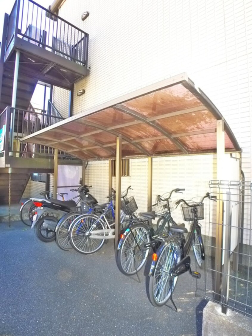 駐輪場 カーサビィオラ