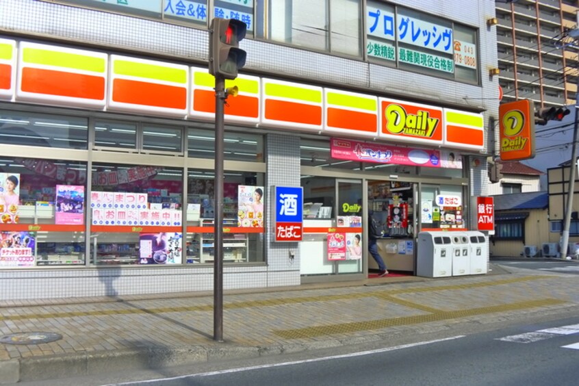 デイリー(コンビニ)まで130m カーサビィオラ