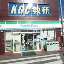 ファミリーマート 京浜堀之内店(コンビニ)まで300m グリ－ンメゾン２号棟