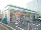 ファミリーマート　板橋坂下３丁目店(コンビニ)まで92m フラットイン蓮根
