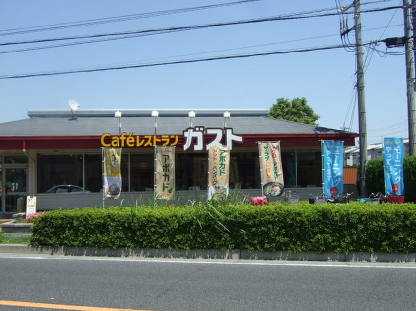 ガスト(その他飲食（ファミレスなど）)まで60m ランドロ－ドＵ　Ｅ棟