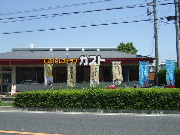 ガスト(その他飲食（ファミレスなど）)まで60m ランドロ－ドＵ　Ｅ棟