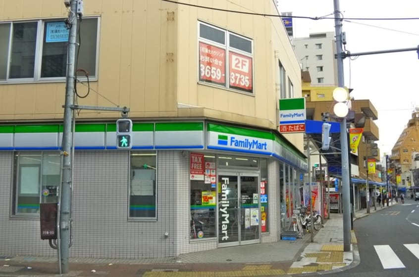 ファミリーマート(コンビニ)まで200m ポプリタウン小岩