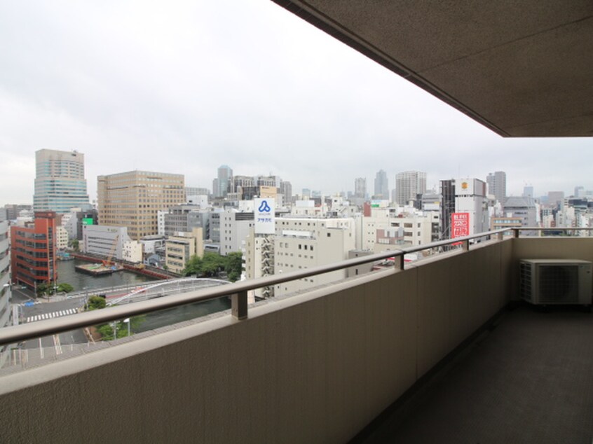 室内からの展望 ドゥーエ日本橋