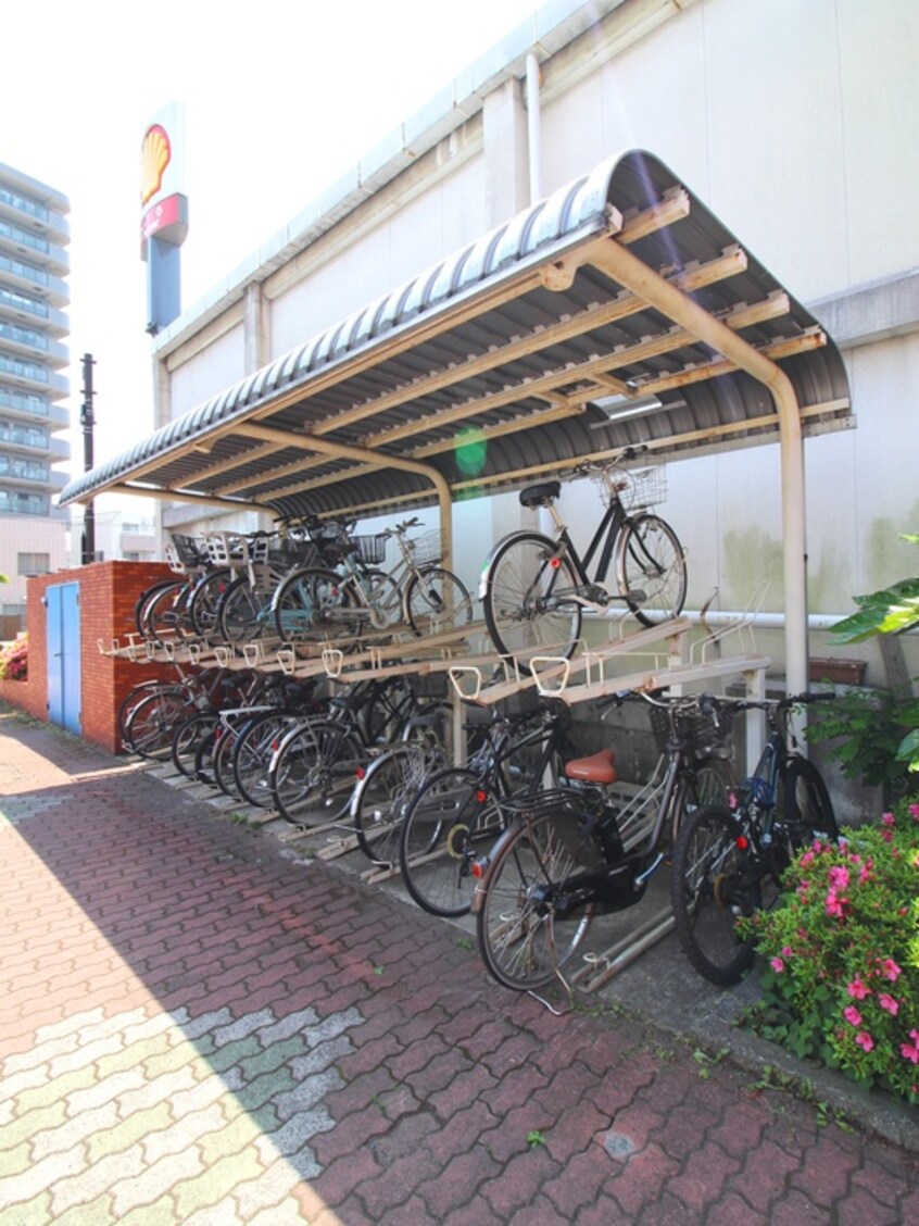 駐輪場 ロイヤルメゾン雪谷